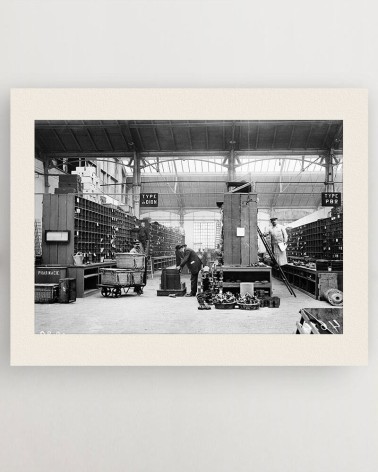Black and white photograph of the spare parts store at the bus - RATP la ligne