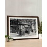 Black and white photograph of passengers waiting at Les Goblins bus stop - RATP la ligne