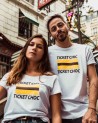 T-shirt femme blanc motifs noir, brun et jaune Ticket chic-Ticket choc - RATP la ligne - photo duo porté - en situation